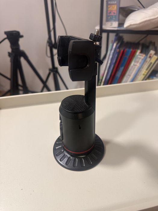 Смарт-штатив із авто-слідуванням Hoco (360° Face Tracking Tripod)