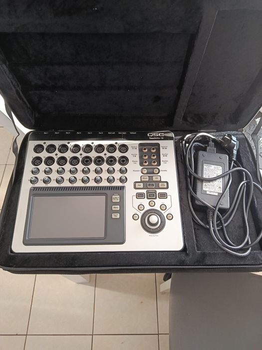 Mixer qsc touchMix 16