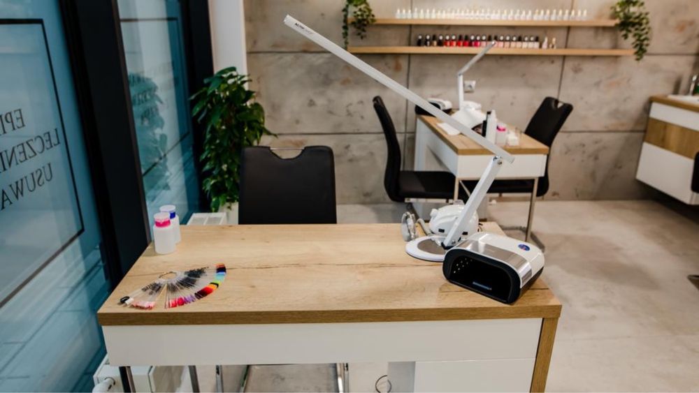 Współpraca / Wynajem stanowisk manicure i pedicure