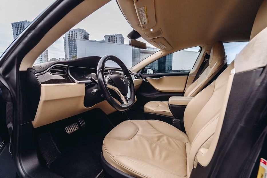 Tesla Model S 2013 год