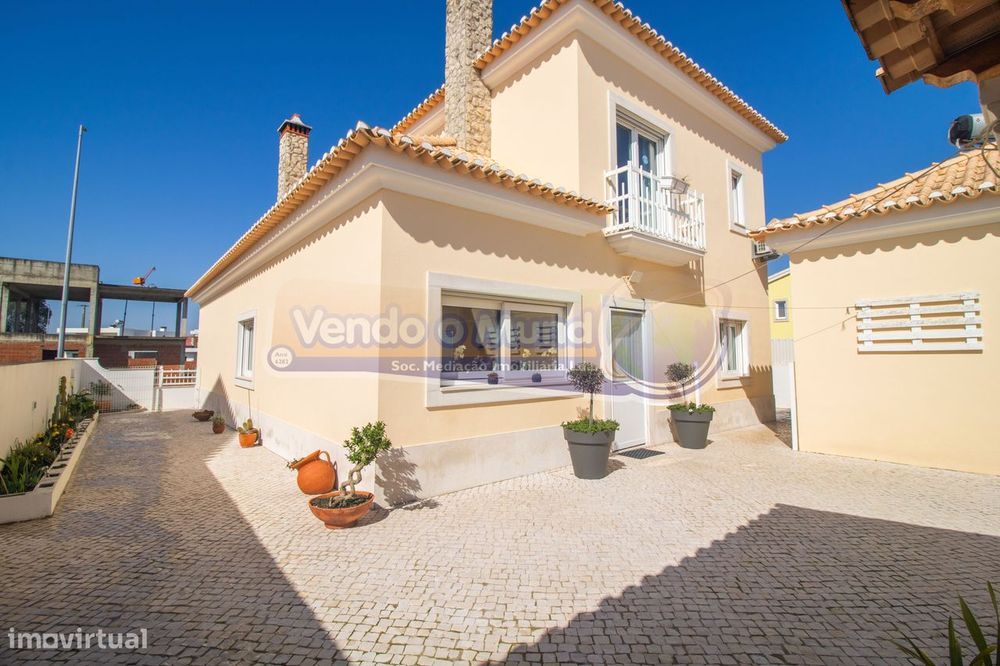 Moradia T4 em Salvaterra de Magos (S564)