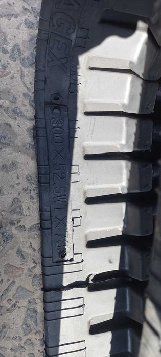 Гусениця гумова 300х52,5х78W 300/52.5/78W   333/R6176   400/K1929