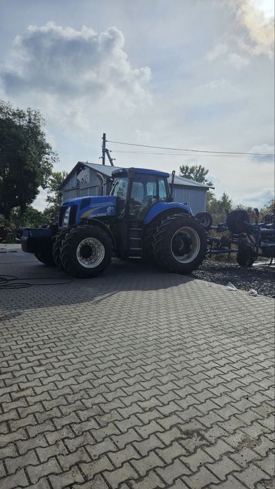 Трактор New Holland Т8040