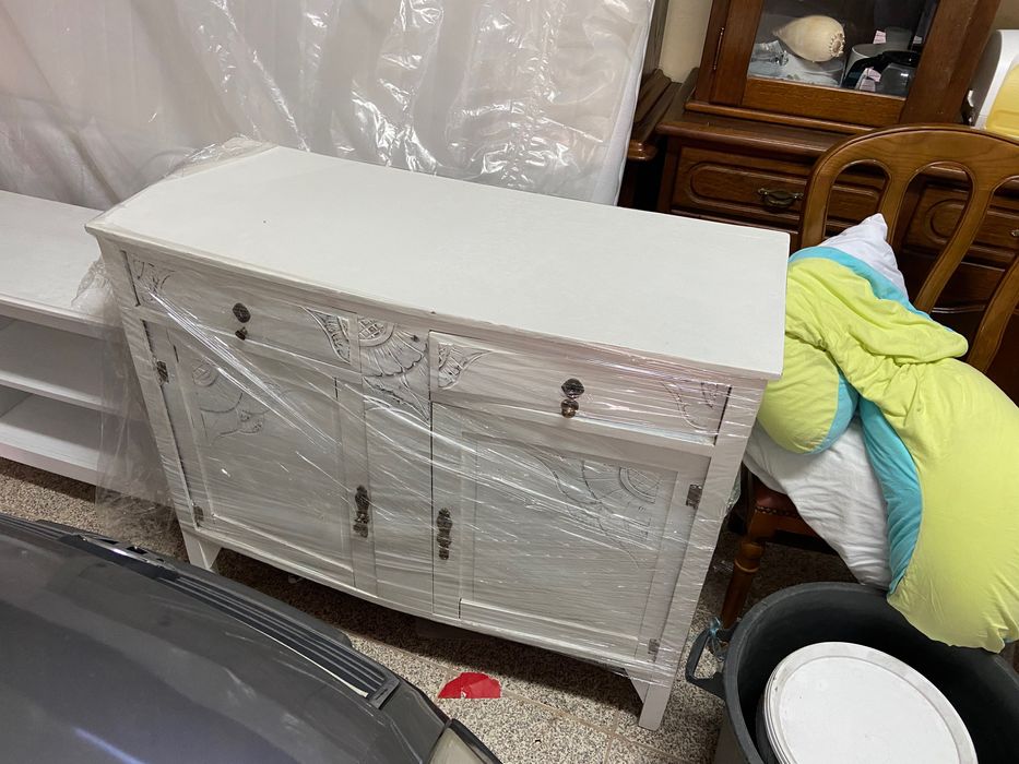 Móveis antigos em bom estado