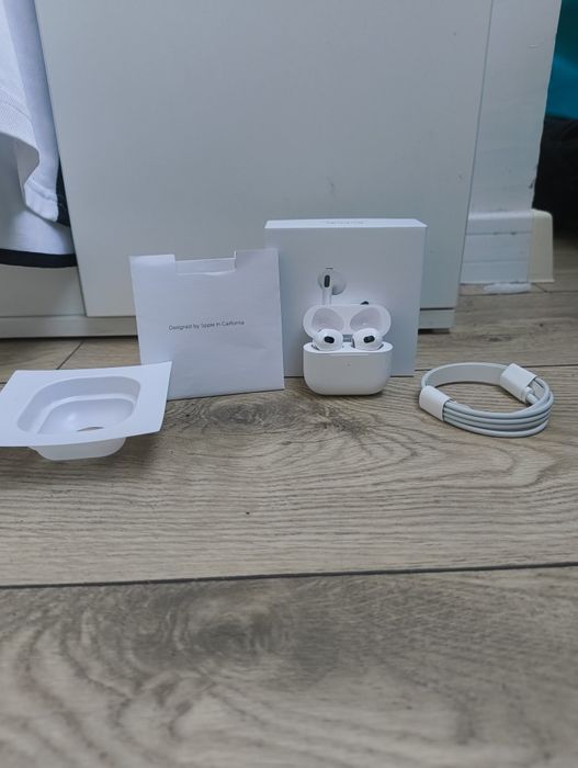 Słuchawki Apple AirPods3