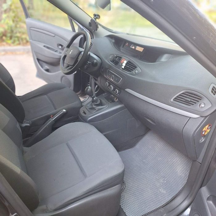 Renault Grand Scenic 2011 року