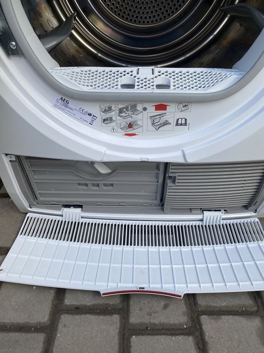 Сушильна  машина AEG T8DS86689