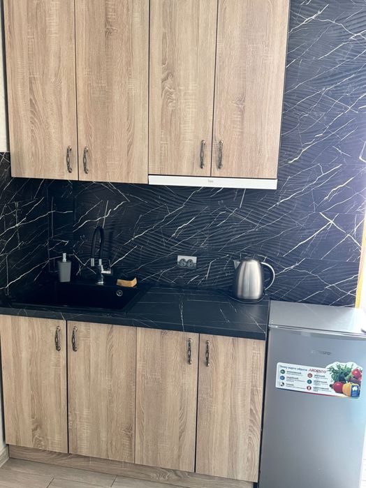 1 Посуточно (сніданки)почасово новострой квартира студия