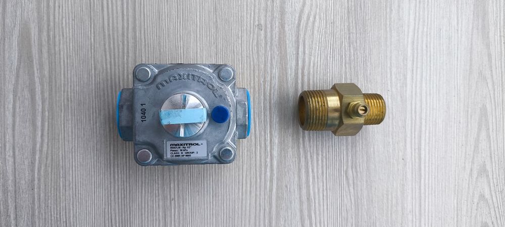 Регулятор (редуктор) тиску газу Maxitrol RV47LM з перехідником