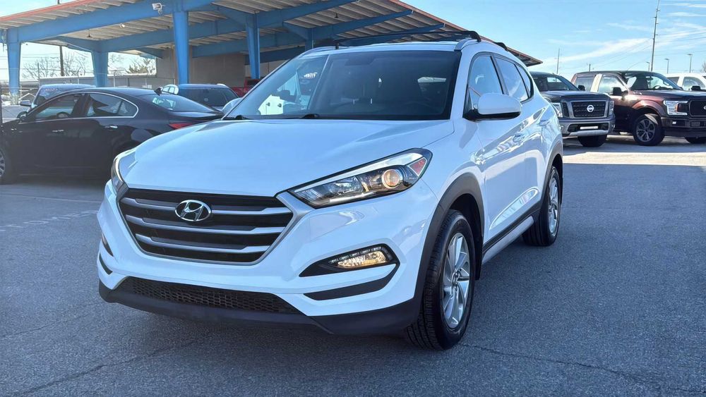 Hyundai Tucson SE      2017