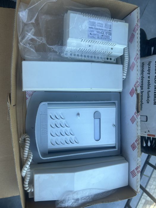 Domofon zestaw plus trzy słuchawki