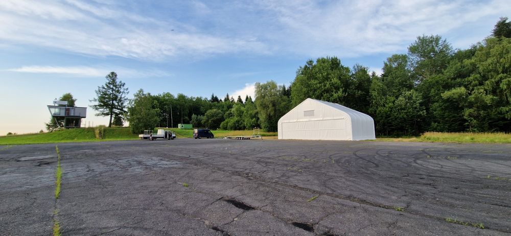 Hala łukowa HANGAR NA SAMOLOT szeroka brama garaż wiata