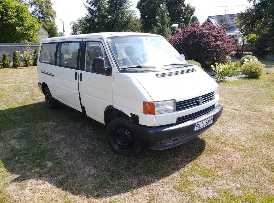 VOLKSWAGEN TRANSPORTER T4 2.5tdi 105 koni 9osób long przedluzany hak 2000kg caravelle multivan
