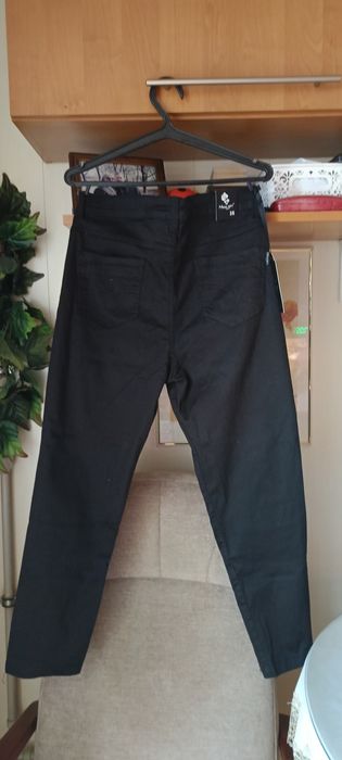 Damskie spodnie cygaretki