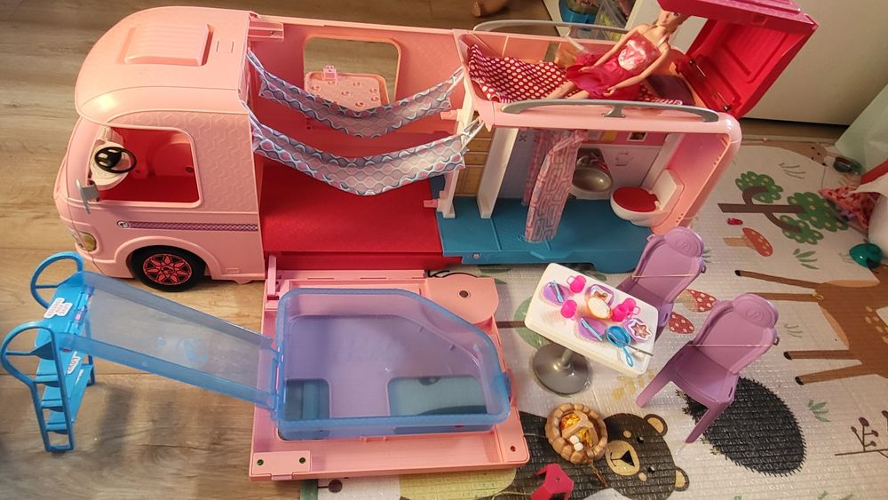 Kamper Barbie z akcesoriami