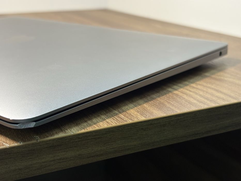 Macbook Air 13” Space Gray 8/256GB (A2337)