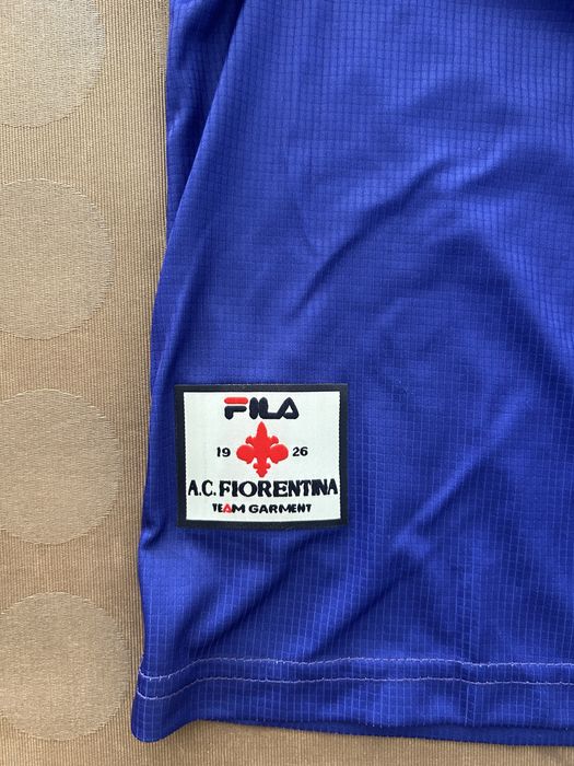 Camisola retro de Rui Costa na Fiorentina por estrear