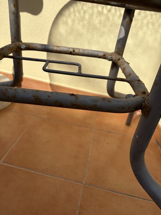 Mesa de jardim em ferro e vidro