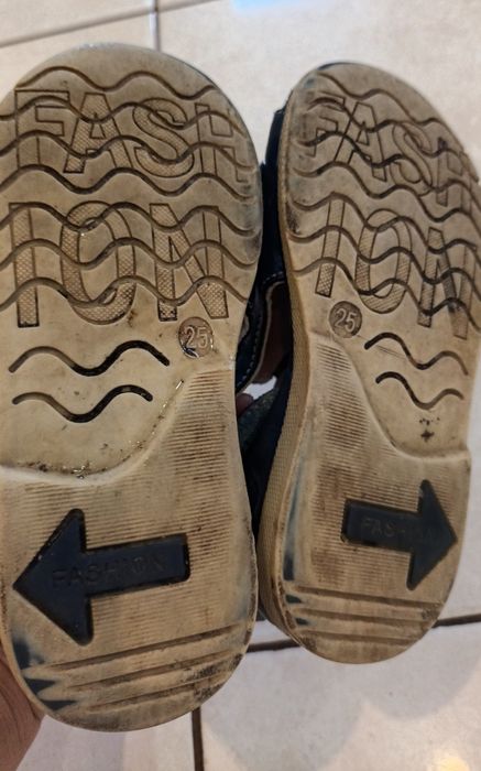 Дитячі  босоніжки