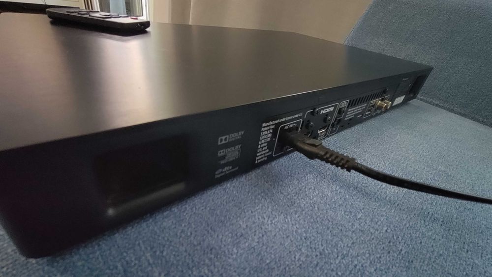 Kino domowe Panasonic, niski profil, pod konsole, laptopa, telewizor.
