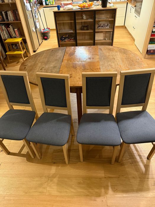 Stół drewniany i 4 krzesła