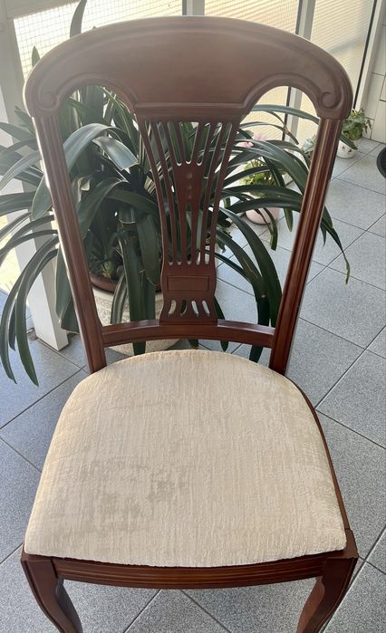Mesa de Jantar Extensível + 6 cadeiras estofadas