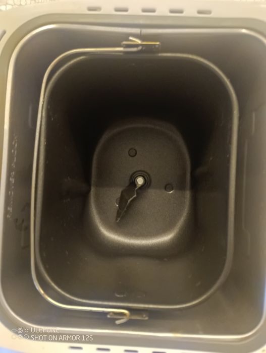 Máquina de Cozer Pão 600W