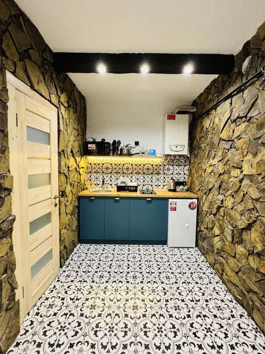 подобово ЦЕНТР , кватира з власном двориком