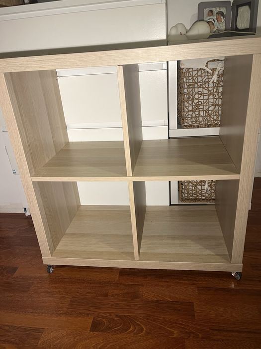 Kallax IKEA de 4 cubos,| com rodas