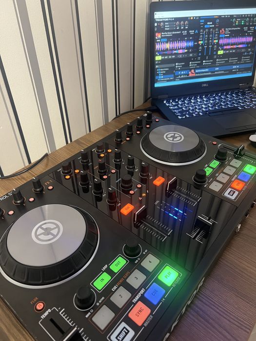 Native Instruments Traktor Kontrol S2 MK2  Dj Контроллер