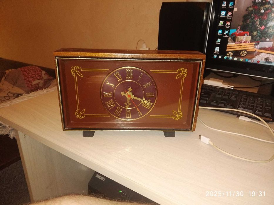 продам часы маяк