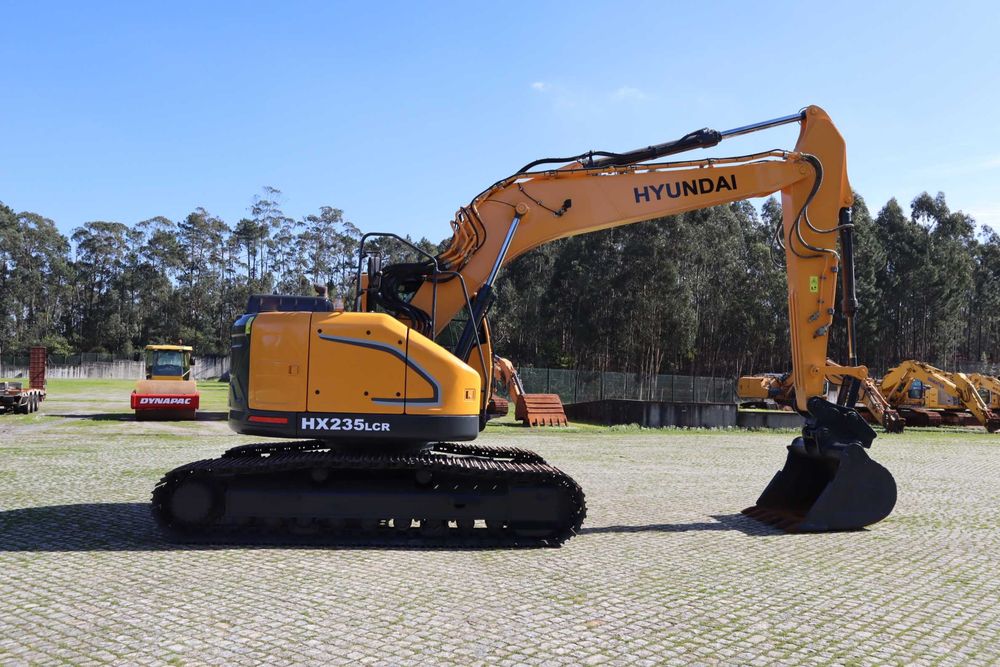 2017 Hyundai HX235LCR Escavadora Giratória de Rastos