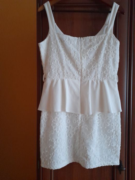 Sukienka z haftem Diffuse