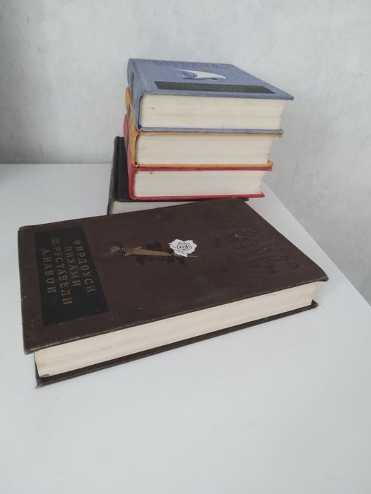 Цікава література  для дітей і дорослих з серії " Библиотека мировой л