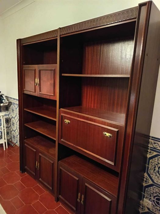 Dois móveis estante de sala