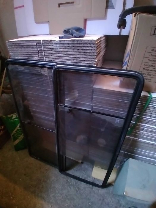 Окна автобусные.