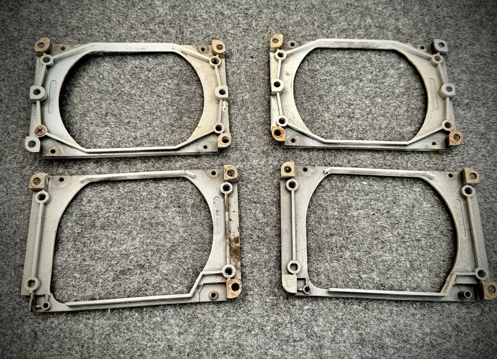 Mocowania lamp do atrapy/grilla/frontu Tajfun- vw golf mk2- rarytas!