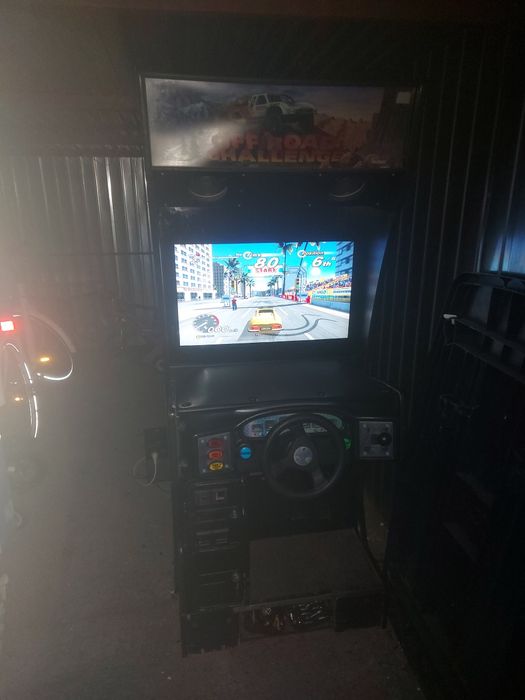 Automat arcade off road challenge