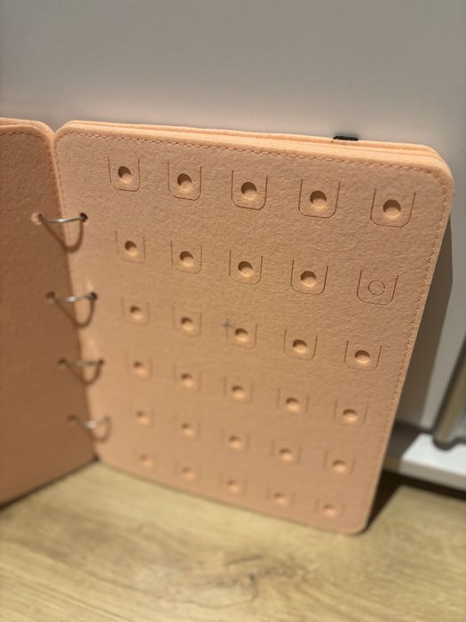 Segregator na przypinki do crocsow