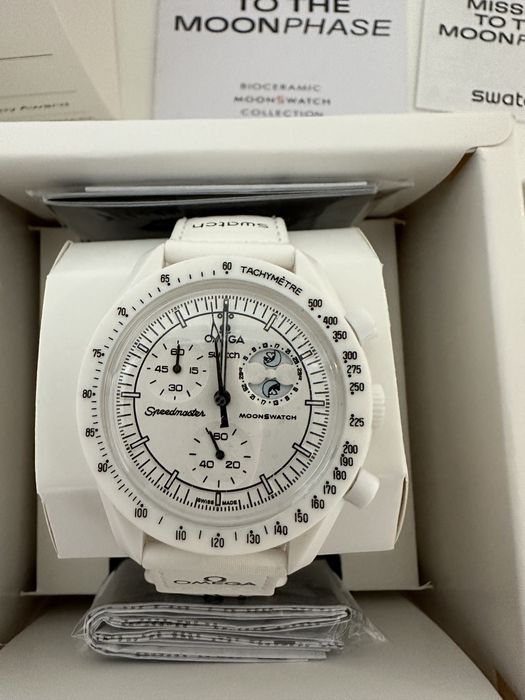 Omega x Swatch Mission To The MoonPhase Snoopy Branco