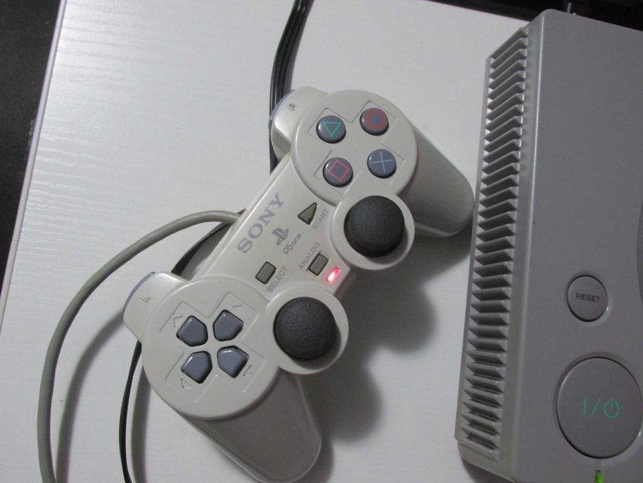 Playstation 1 + PSOne Dual Shock + Cabos