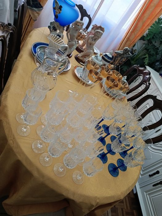 Venda de artigos decorativos porcelana de marca registada.