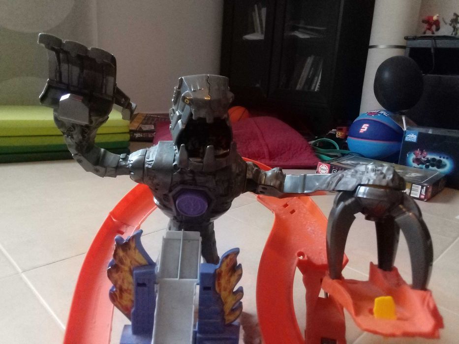 Pista Hot Wheels Carzilla (Nitrobot attack)