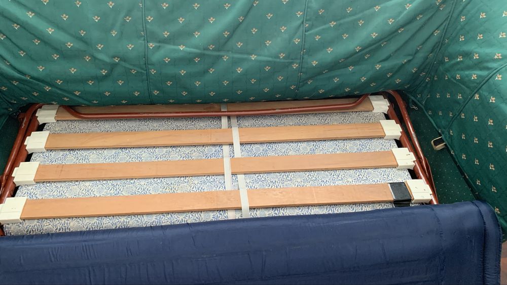 Sofá cama verde