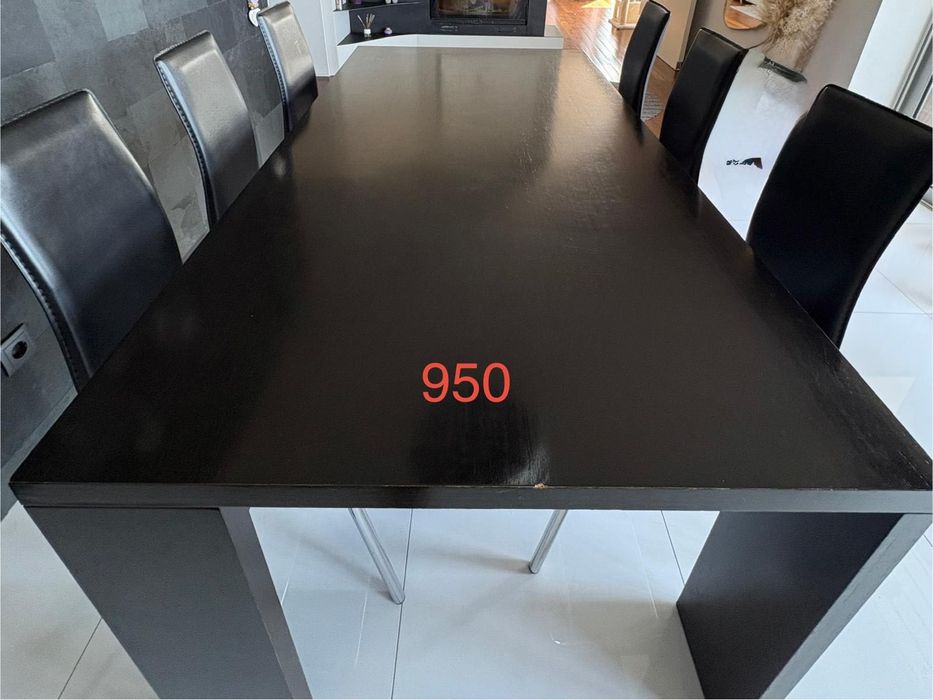 Mesa de jantar preta com cadeiras- bom estado