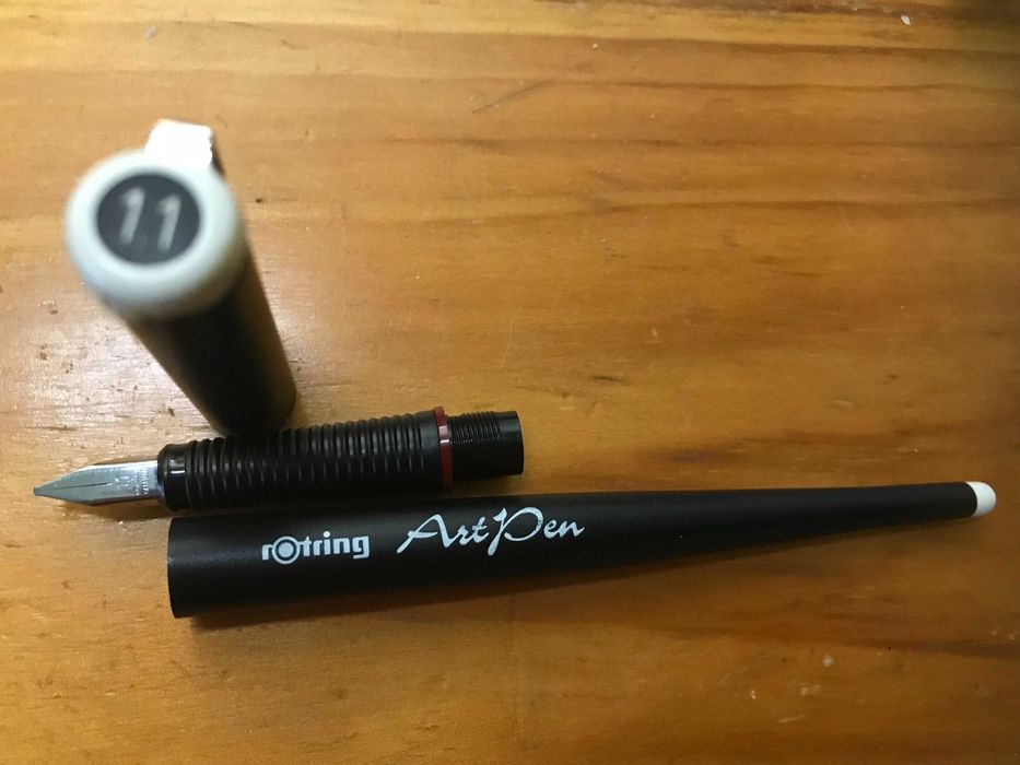 Caneta tinta permanente Rotring Artpen preta 1.1