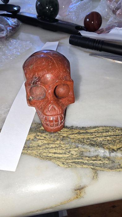 Caveira jaspe vermelho