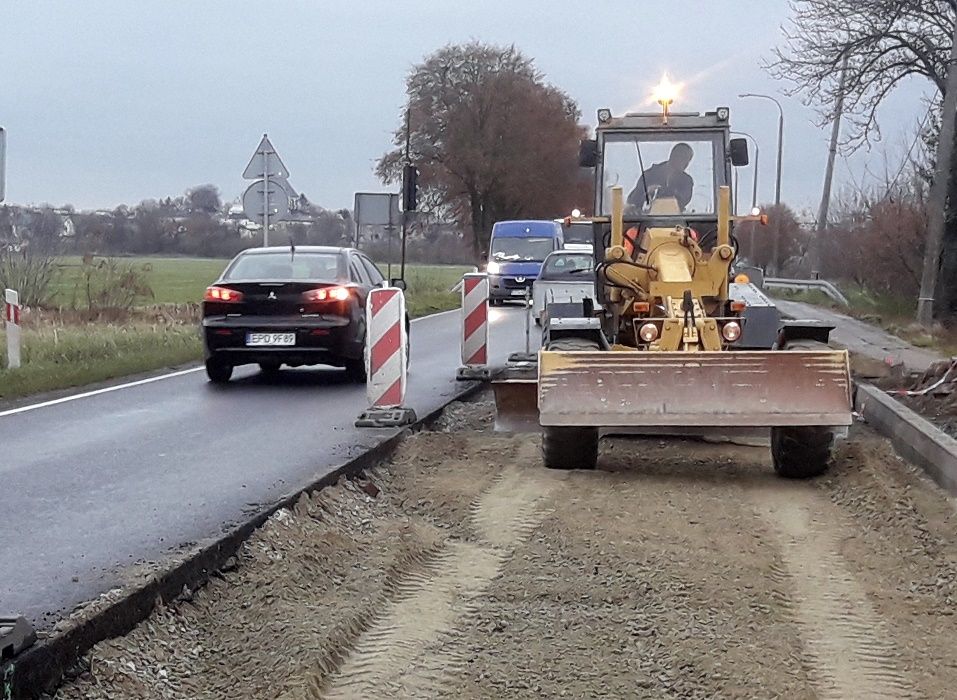 Równiarka, walec, koparka, spych, ładowarka