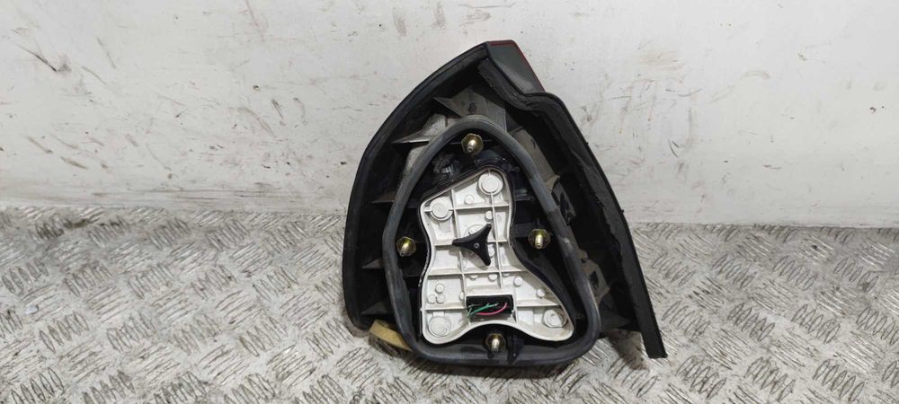 Mitsubishi Carisma I Lampa Prawa Tylna Prawy Tył PT