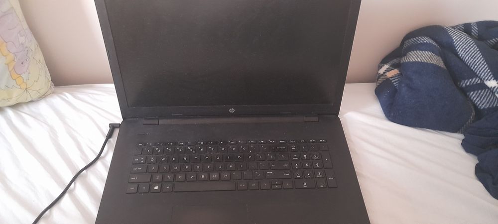 Laptop na sprzedaż